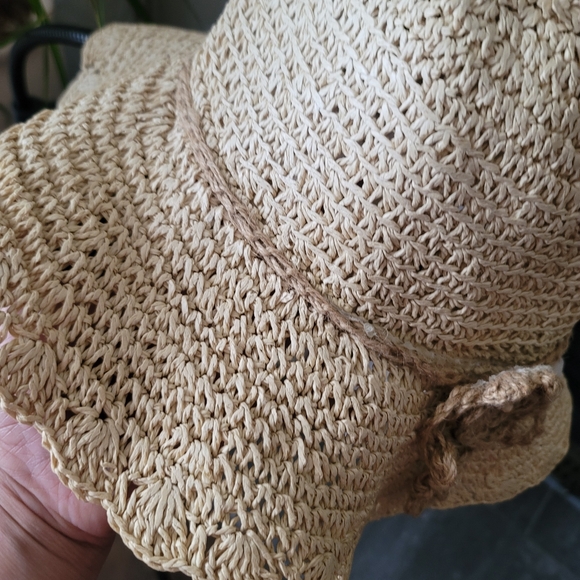 Handwoven Paper Straw Seaside Foldable Beach Hat - Picture 4 of 7